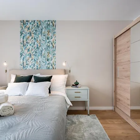 Rose Garden Apartment *