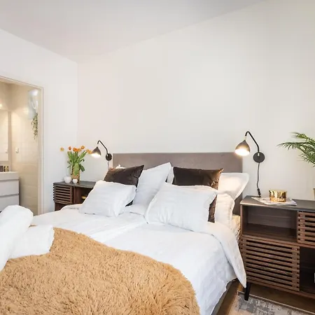 Rose Garden Apartment *